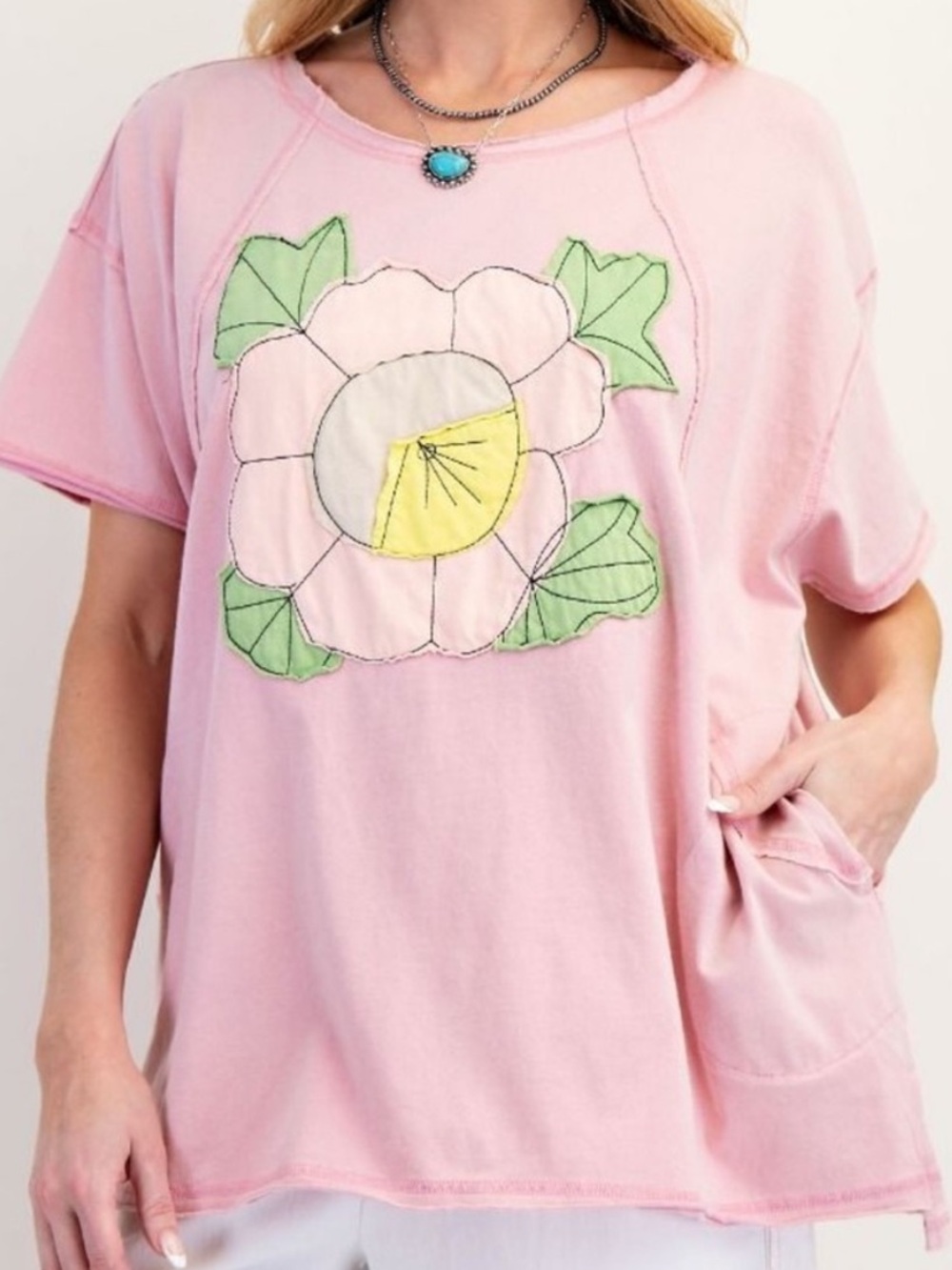EUC🌸Easel Pink Floral Appliqué
Short Sleeve Top Small Oversized